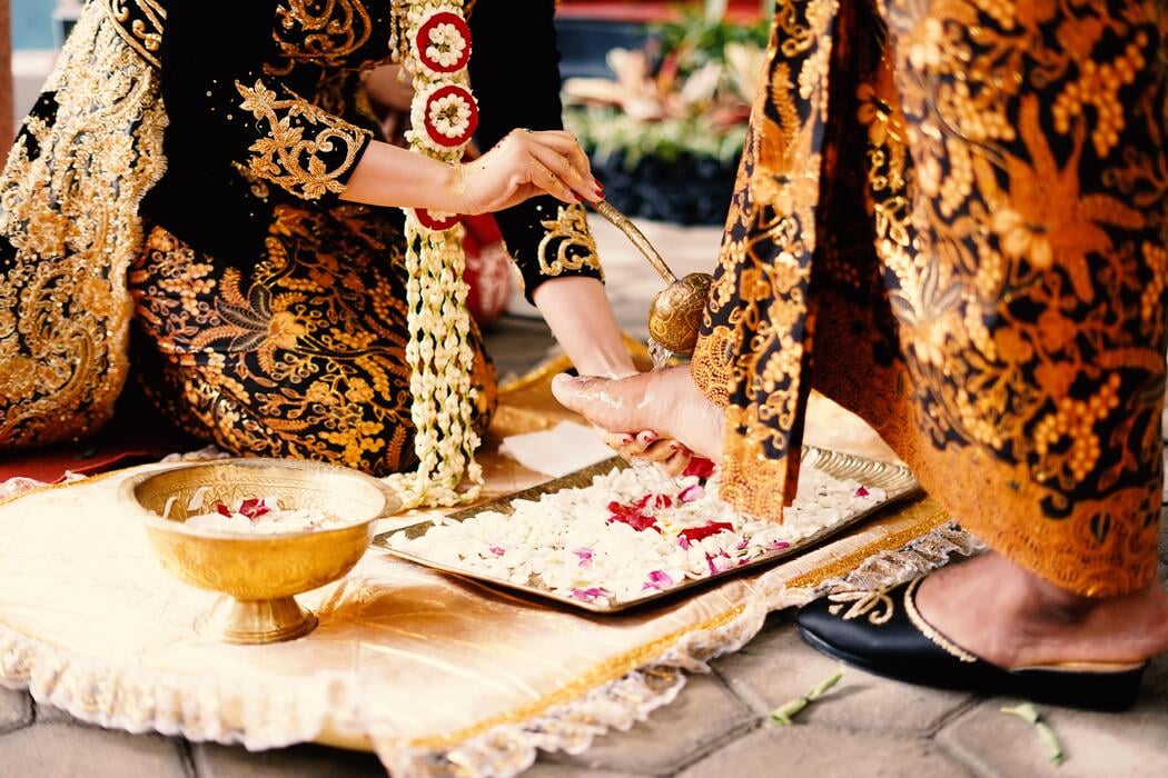 javanese-wedding-dress-wedding-ceremony-free-photo
